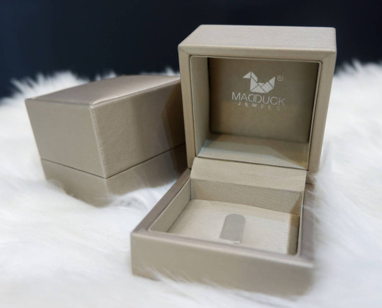 Elegant jewelry gift boxes in velvet, PU leather, and silk – the final touch for your precious pieces, กล่องใส่เครื่องประดับสุดหรูจาก Madduck