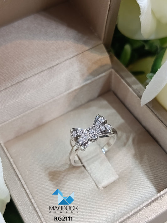 MadDuckJewels 9K White Gold (37.5%) Engagement & Wedding Ring – CZ / Moissanite / Lab-Grown Diamond – Rhodium Plated, Nickel-Free – RG2111-W09