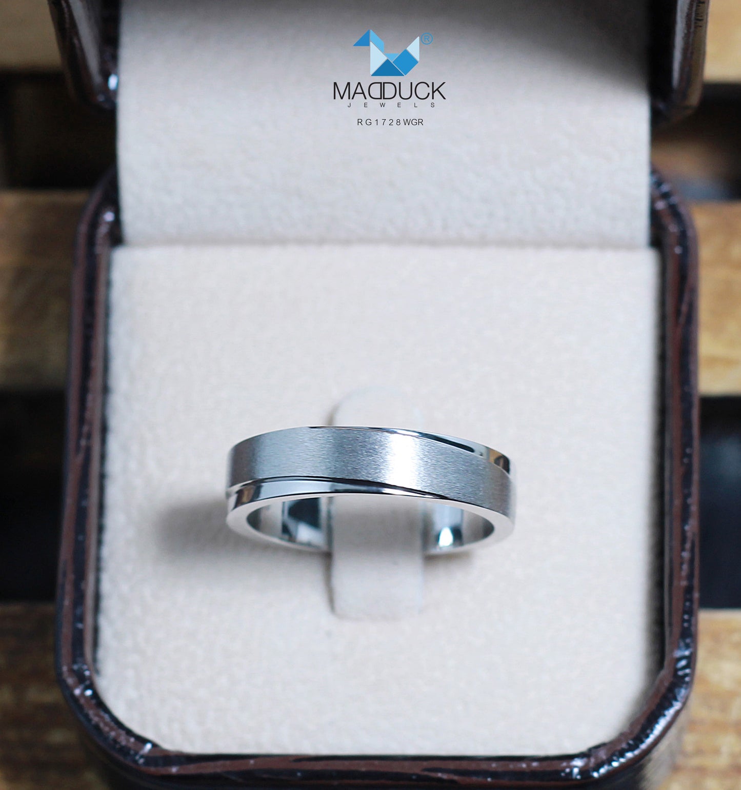 Madduckjewels แหวนเงินแท้ ชุบโรเดียม RG1728WGR แหวนกว้าง 5.5mm