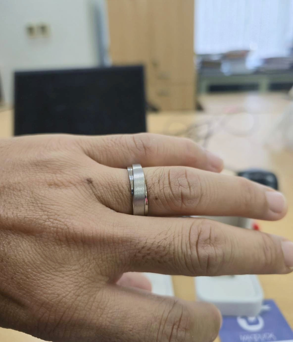 Madduckjewels แหวนเงินแท้ ชุบโรเดียม RG1728WGR แหวนกว้าง 5.5mm