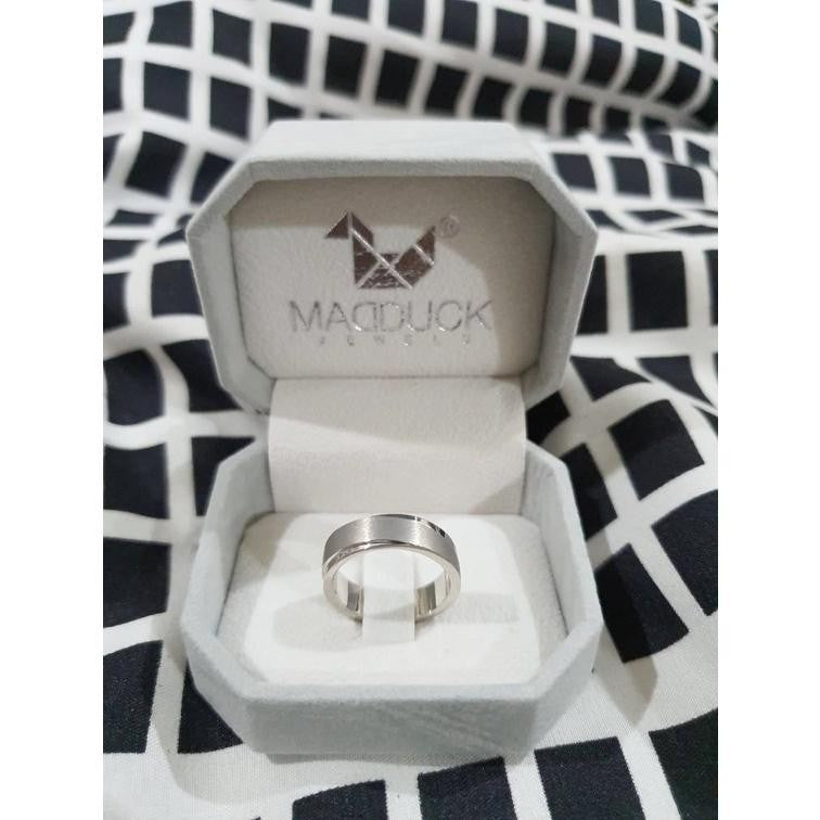 Unisex / male / female ring – CZ in 925 silver by Madduck Jewels