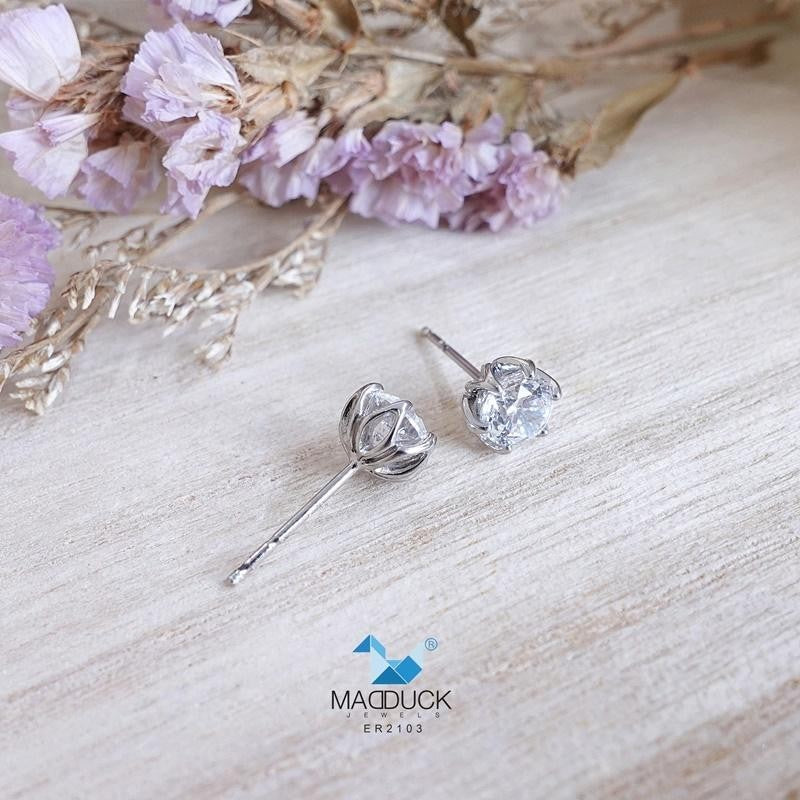 Minimalist CZ Stud Earrings in 925 Silver – Round Solitaire Design