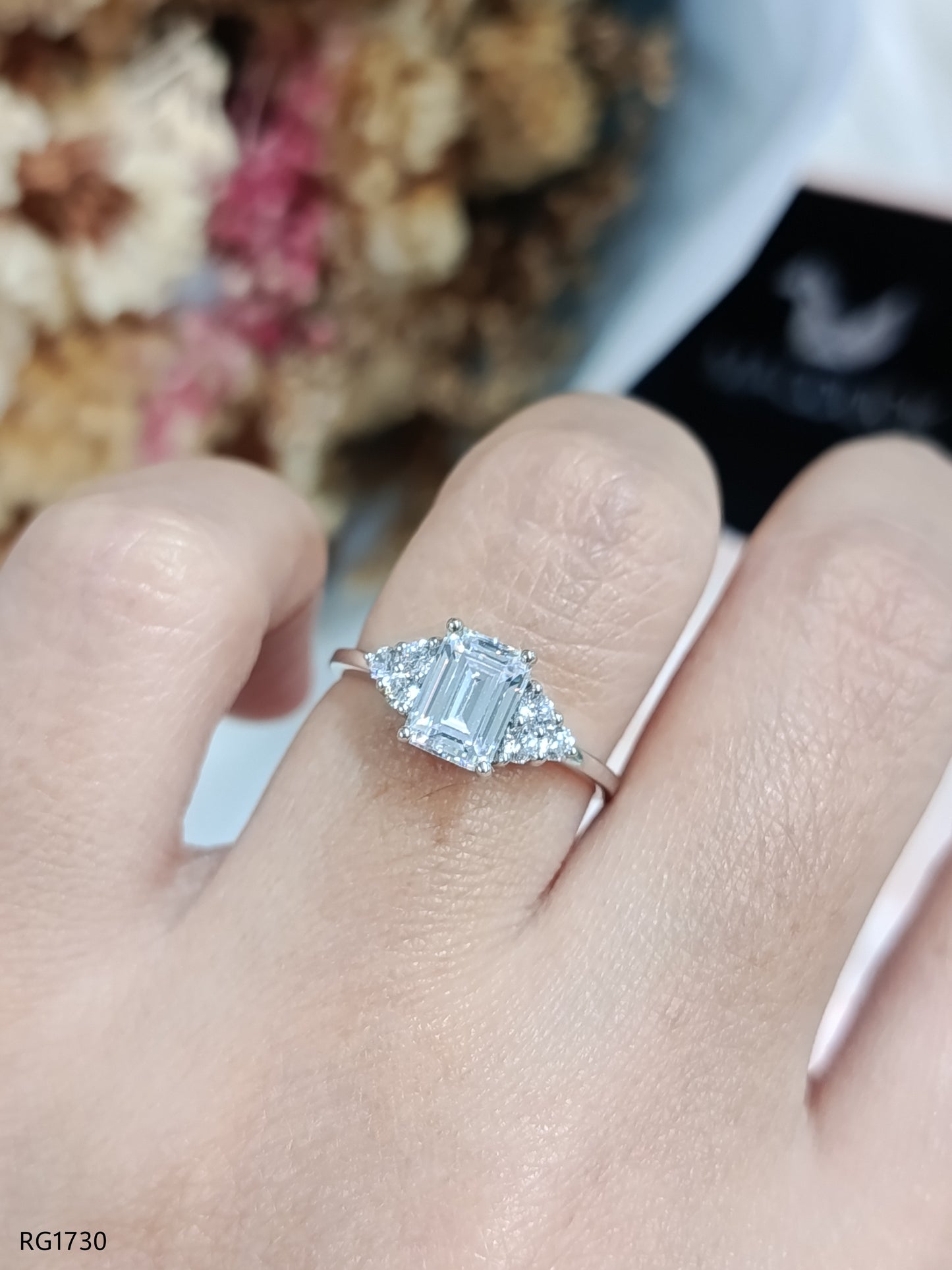 5x7 mm. Emerald cut Cubic Zirconia / Sterling Silver 925 Ring / Rhodium plated Nickle-Free / MadDuckJewels RG1730
