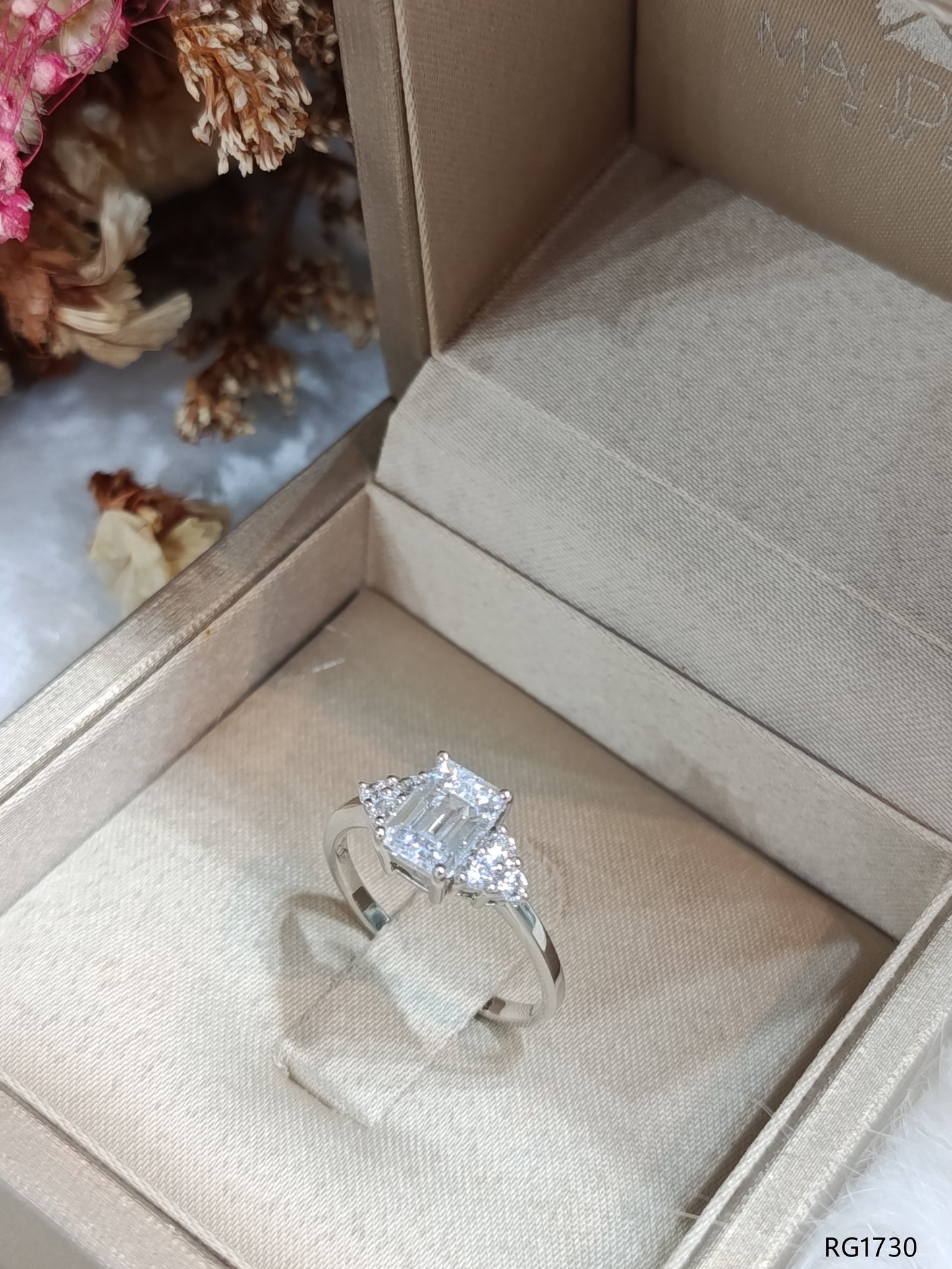 5x7 mm. Emerald cut Cubic Zirconia / Sterling Silver 925 Ring / Rhodium plated Nickle-Free / MadDuckJewels RG1730