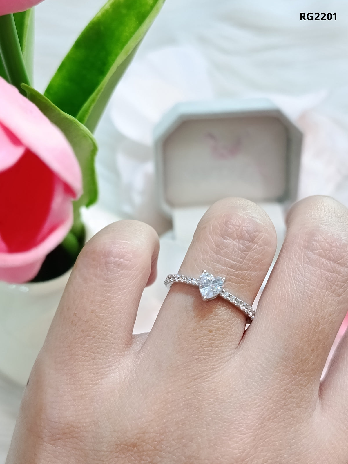 MadDuckJewels Sterling Silver 925 Engagement & Wedding Ring – CZ / Moissanite / Lab-Grown Diamond – Rhodium Plated, Nickel-Free – RG2203