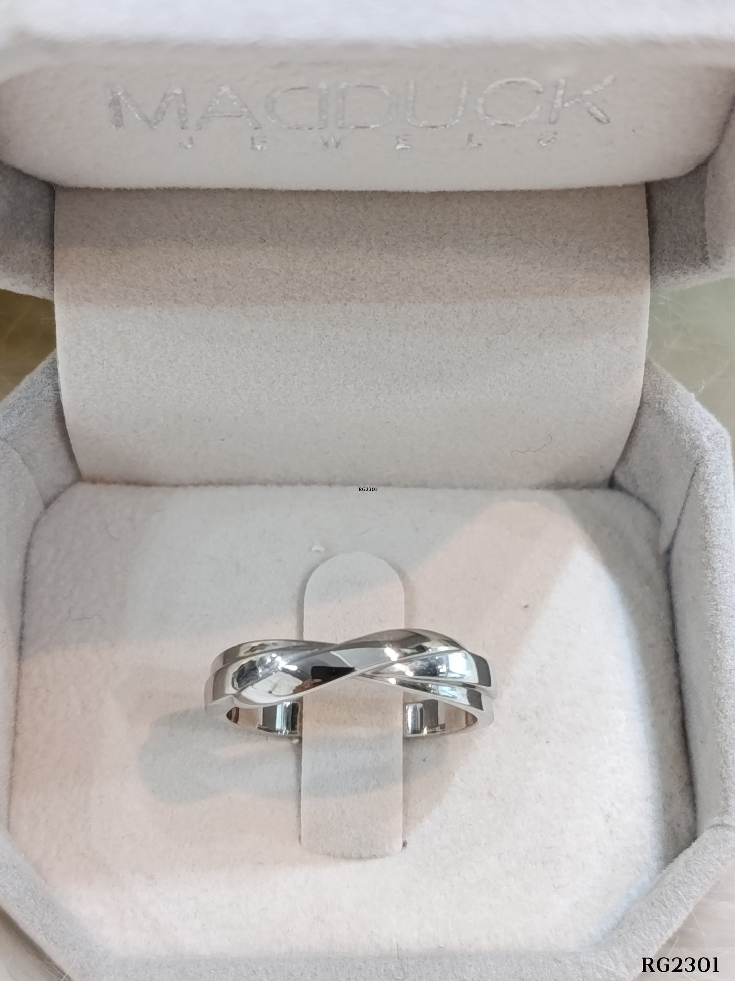 Sterling Silver 925 Ring / Rhodium plated Nickel-Free / MadDuckJewels RG2301