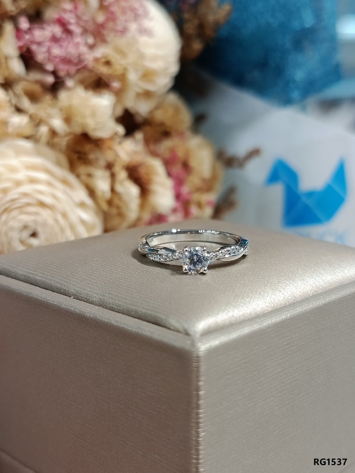 MadDuckJewels Sterling Silver 925 Engagement & Wedding Ring – CZ / Moissanite / Lab-Grown Diamond – Rhodium Plated, Nickel-Free – RG1537