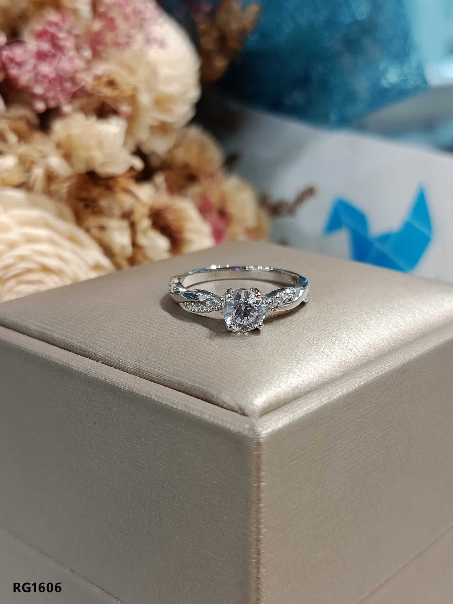 MadDuckJewels Sterling Silver 925 Engagement & Wedding Ring – CZ / Moissanite / Lab-Grown Diamond – Rhodium Plated, Nickel-Free – RG1606