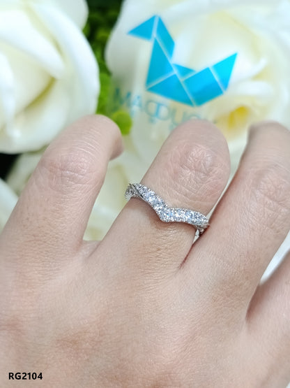 MadDuckJewels 9K White Gold (37.5%) Engagement & Wedding Ring – CZ / Moissanite / Lab-Grown Diamond – Rhodium Plated, Nickel-Free – RG2104-W09