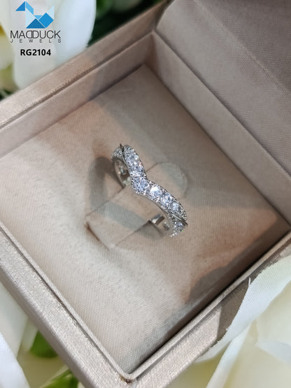 MadDuckJewels 9K White Gold (37.5%) Engagement & Wedding Ring – CZ / Moissanite / Lab-Grown Diamond – Rhodium Plated, Nickel-Free – RG2104-W09