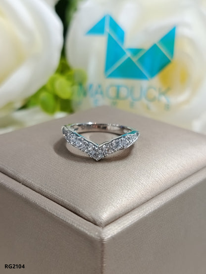 MadDuckJewels 9K White Gold (37.5%) Engagement & Wedding Ring – CZ / Moissanite / Lab-Grown Diamond – Rhodium Plated, Nickel-Free – RG2104-W09
