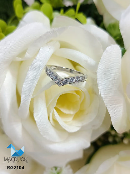 MadDuckJewels 9K White Gold (37.5%) Engagement & Wedding Ring – CZ / Moissanite / Lab-Grown Diamond – Rhodium Plated, Nickel-Free – RG2104-W09
