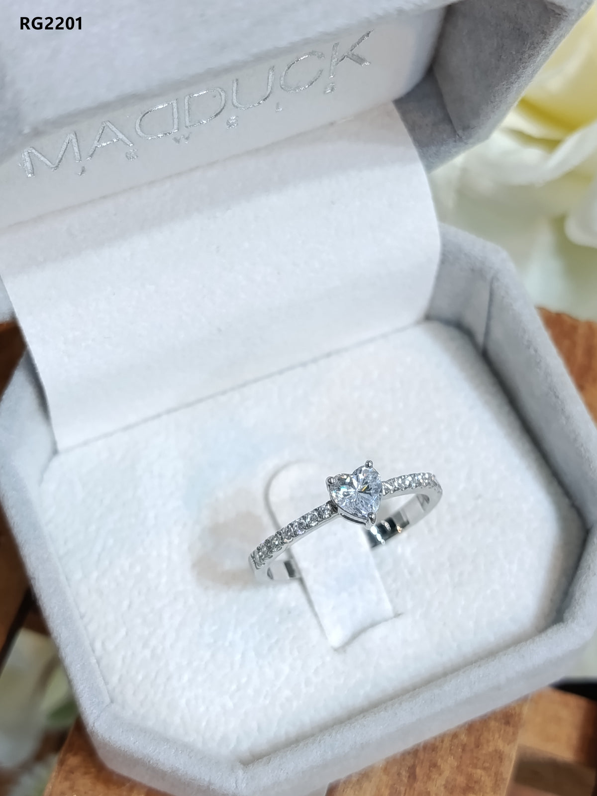 MadDuckJewels Sterling Silver 925 Engagement & Wedding Ring – CZ / Moissanite / Lab-Grown Diamond – Rhodium Plated, Nickel-Free – RG2203