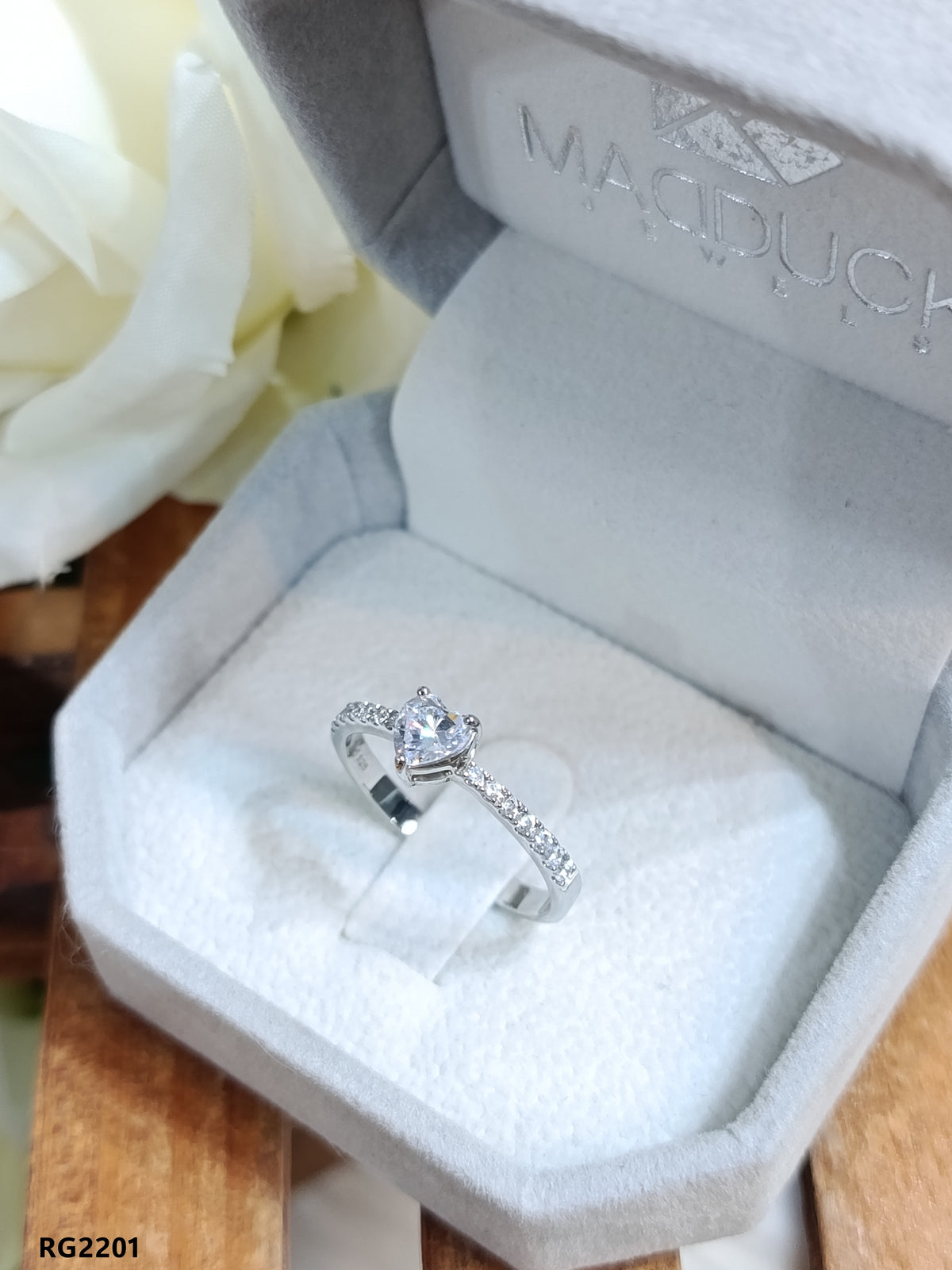 MadDuckJewels Sterling Silver 925 Engagement & Wedding Ring – CZ / Moissanite / Lab-Grown Diamond – Rhodium Plated, Nickel-Free – RG2203