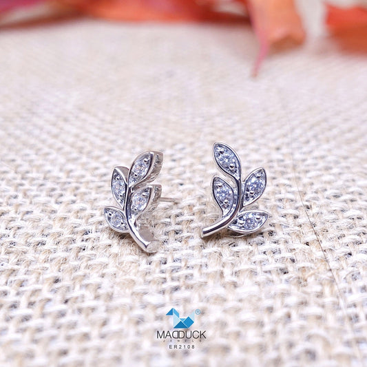 Elegant CZ Circle Stud Earrings in 925 Silver – Halo Style
