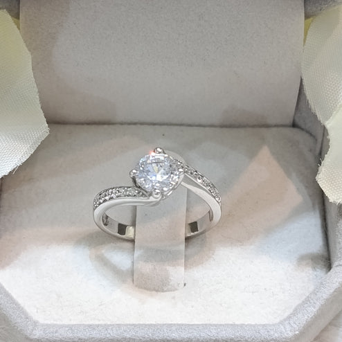 MadDuckJewels Sterling Silver 925 Engagement & Wedding Ring – CZ / Moissanite / Lab-Grown Diamond – Rhodium Plated, Nickel-Free – RG2013